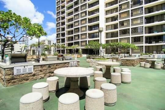 Light & Airy 8Th Floor Ocean View Condo With Lanai Condo Гонолулу Экстерьер фото