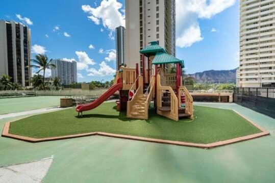 Light & Airy 8Th Floor Ocean View Condo With Lanai Condo Гонолулу Экстерьер фото