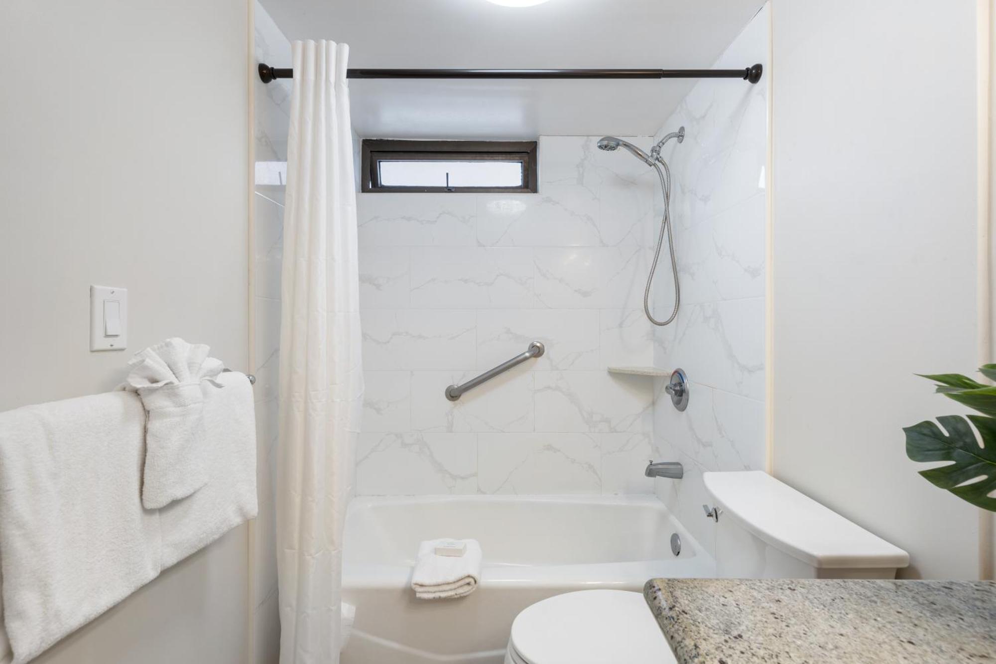 Light & Airy 8Th Floor Ocean View Condo With Lanai Condo Гонолулу Экстерьер фото